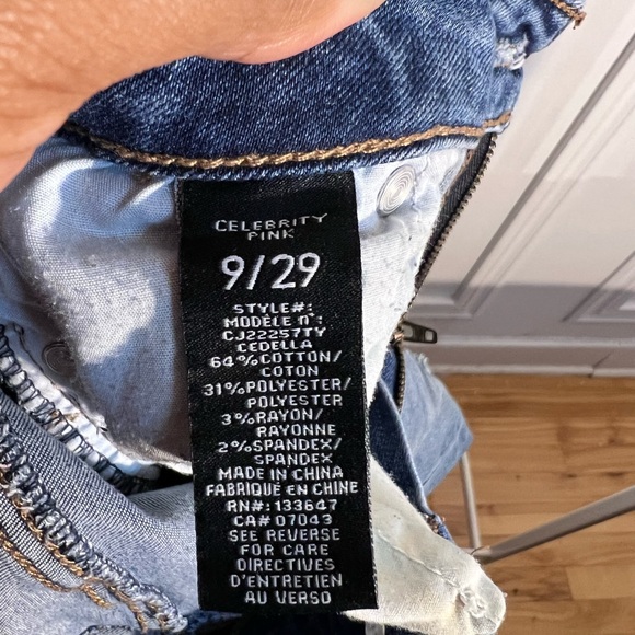 BLUE JEANS // CELEBRITY PINK // Size 29 💙 - Picture 3 of 3
